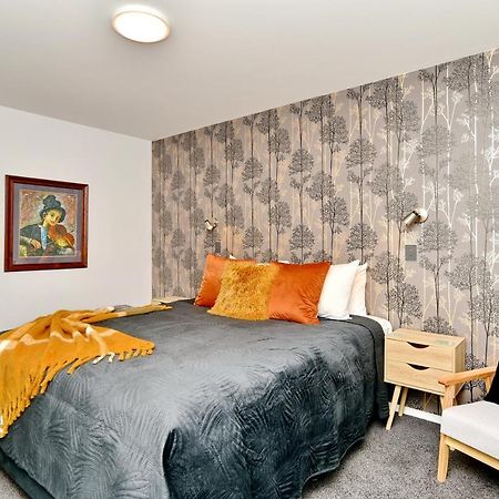 Brockworth Place - Christchurch Holiday Homes Екстер'єр фото