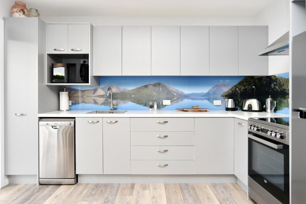 Brockworth Place - Christchurch Holiday Homes Екстер'єр фото